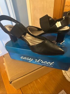 easy street Black Pointed Slingback Block Heels